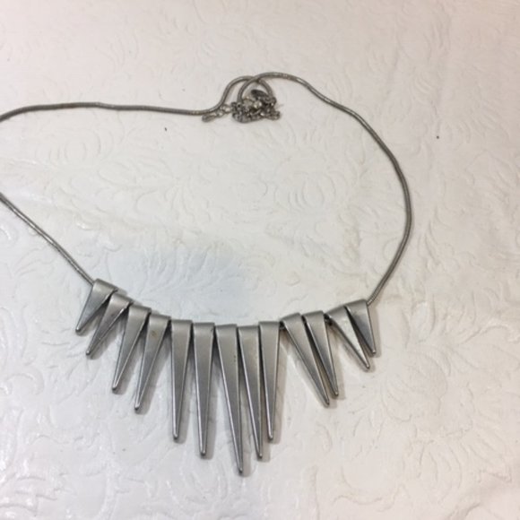 Vtg EXPRESS Silver-Tone Spike Pendant Bib Style Grunge Necklace 20" - Picture 4 of 7